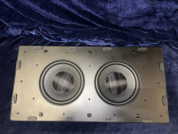 Встраиваемый пассивный сабвуфер M&K Sound IW28S в закрытом корпусе. Металлический прямоугольный гриль под покраску. Цвет: Белый.