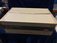 Встраиваемый пассивный сабвуфер M&K Sound IW28S в закрытом корпусе. Металлический прямоугольный гриль под покраску. Цвет: Белый.