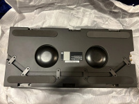 Встраиваемый пассивный сабвуфер M&K Sound IW28S в закрытом корпусе. Металлический прямоугольный гриль под покраску. Цвет: Белый.