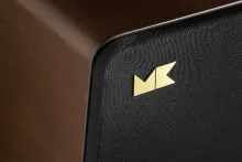 Активный сабвуфер M&K Sound V12+ Anniversary Volkswoofer. Цвет: Матовый черный/шпон дерева