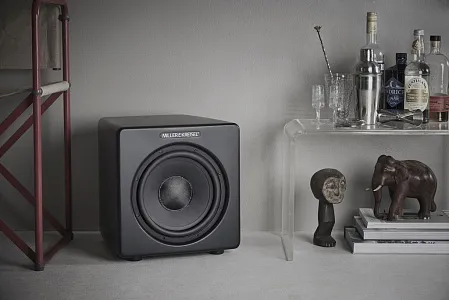 Активный сабвуфер M&K Sound V10+.  Цвет: Матовый черный [Black Satin/Black Cloth]