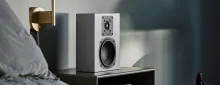 Настенная акустическая система M&K Sound D85. Цвет: Матовый белый [White Satin/White Cloth]